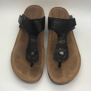 Taos Black and Tan Trendy Comfort Shoe.